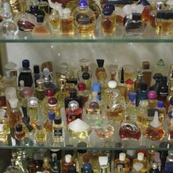 COLLEZIONE di 120 profumi foto 1